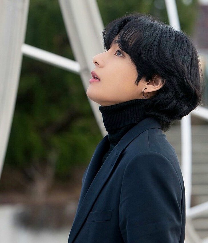 Kim Taehyung as Prince Eric : An enchanting thread.