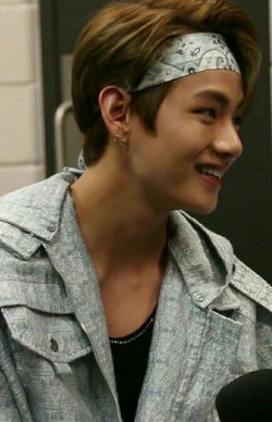 Kim Taehyung as Prince Eric : An enchanting thread.