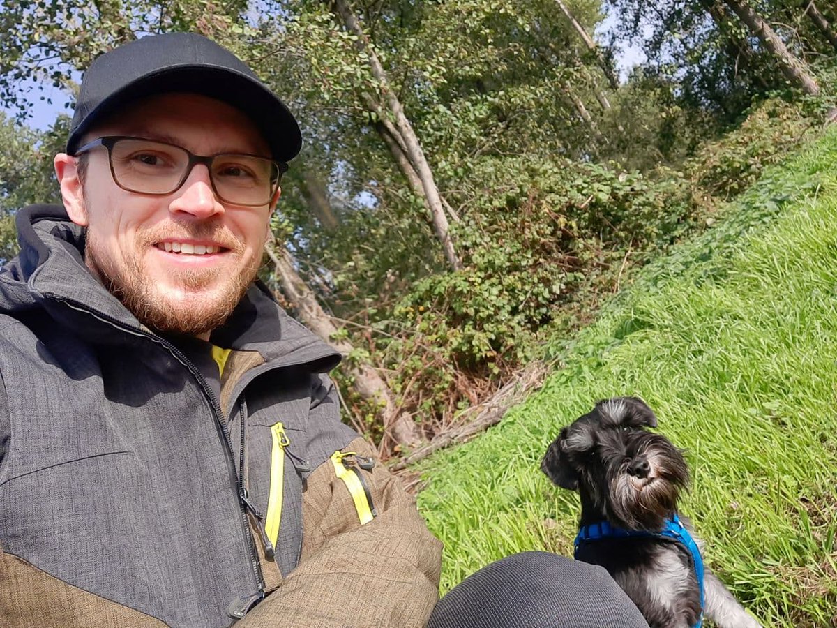 Ich suche 6 Follower*innen! 🤩 Warum? Falls im Profil die 1.600 stehen würde, würde ich das Neujahr gleich doppelt feiern. 😀🥂🍀 Wer helfen mag, kann gern faven oder retweeten. 😅 Ich biete auch an, dass ich gern zurückfolge! #FF #Autorenleben  #pnpde