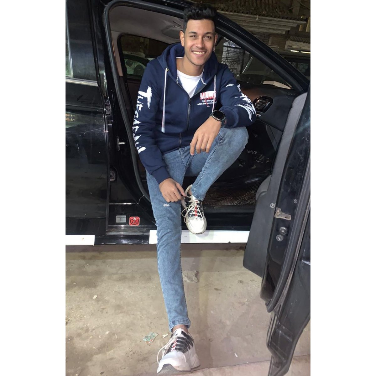 3BSalam9's tweet photo. مابنعيشهاش علي حس الناس احنا سيرتنا زي الماس ♥️😂 https://t.co/yexHrXmNcB