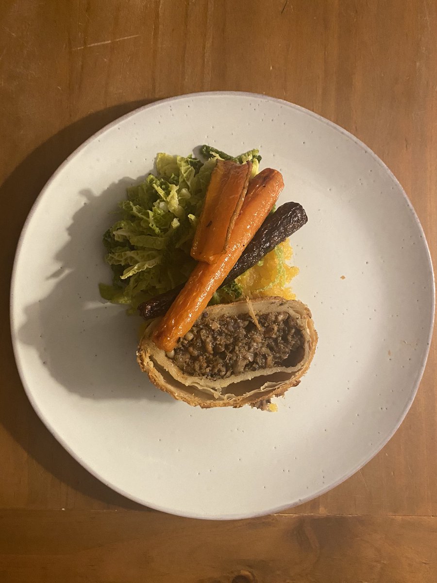 AndySalmon16's tweet photo. The Behemoth - mushroom welly inspired by @chefcalum 🤌💋 bulletproof puff recipe ay https://t.co/A2ejnA8jmF