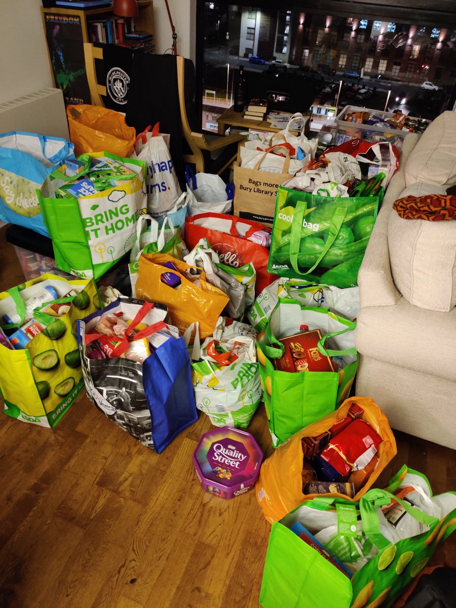 First and foremost, a big thank you to everyone  @SFoodbanks who came and supported us on day one.In particular, we received so much guidance, advice and encouragement from  @DavefcKelly  @IanByrneMP and  @billyliar9 - all three are heroes.We collected over 300kg that day