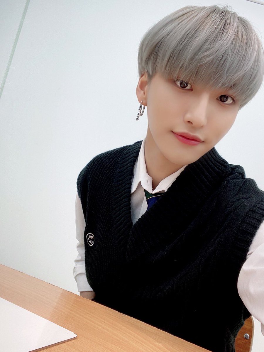 ATEEZofficial's tweet image. [#성화] 새해 첫날부터 성화와 함께✌🏻
#ATEEZ #에이티즈