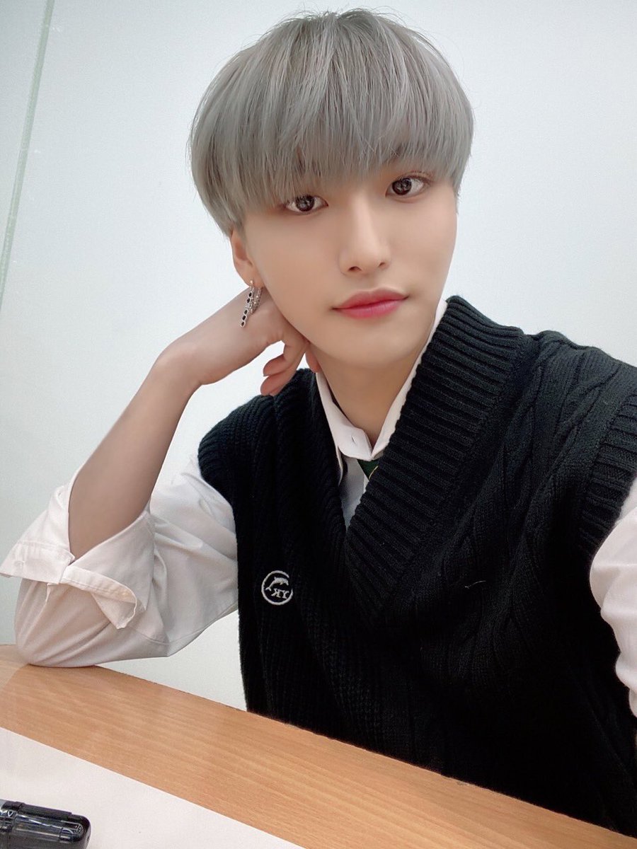 ATEEZofficial's tweet image. [#성화] 새해 첫날부터 성화와 함께✌🏻
#ATEEZ #에이티즈