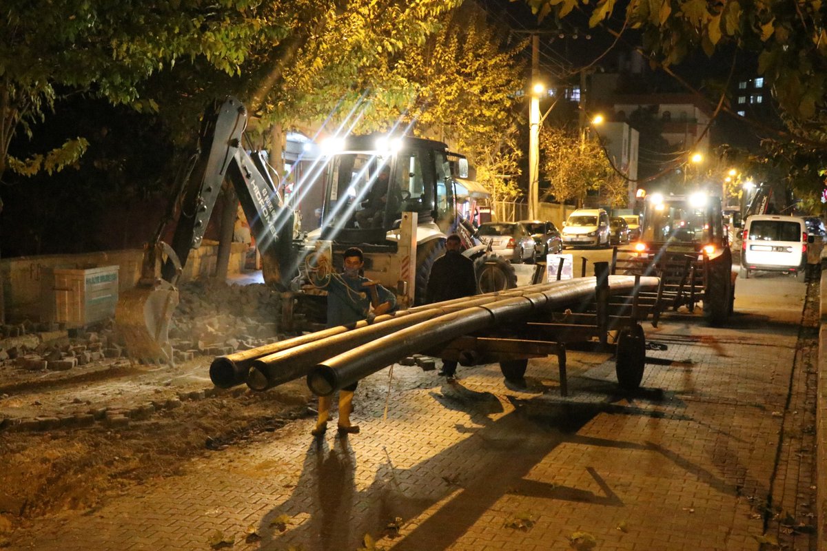 Başkanımız <a href="/zabeyazgul/">Zeynel Abidin BEYAZGÜL</a> 'ün talimatlarıyla <a href="/suskigm/">ŞUSKİ GM 🇹🇷</a> İçme Suyu ve Kanalizasyon Dairesi Başkanlığı olarak 2020 yılının son gecesi ve 2021'in ilk ışıklarıyla yine görev başındaydık. Şehrimizin dört bir noktasında çalışmalarımızı ilk günkü azim ve heyecanla sürdürmeye devam ediyoruz.