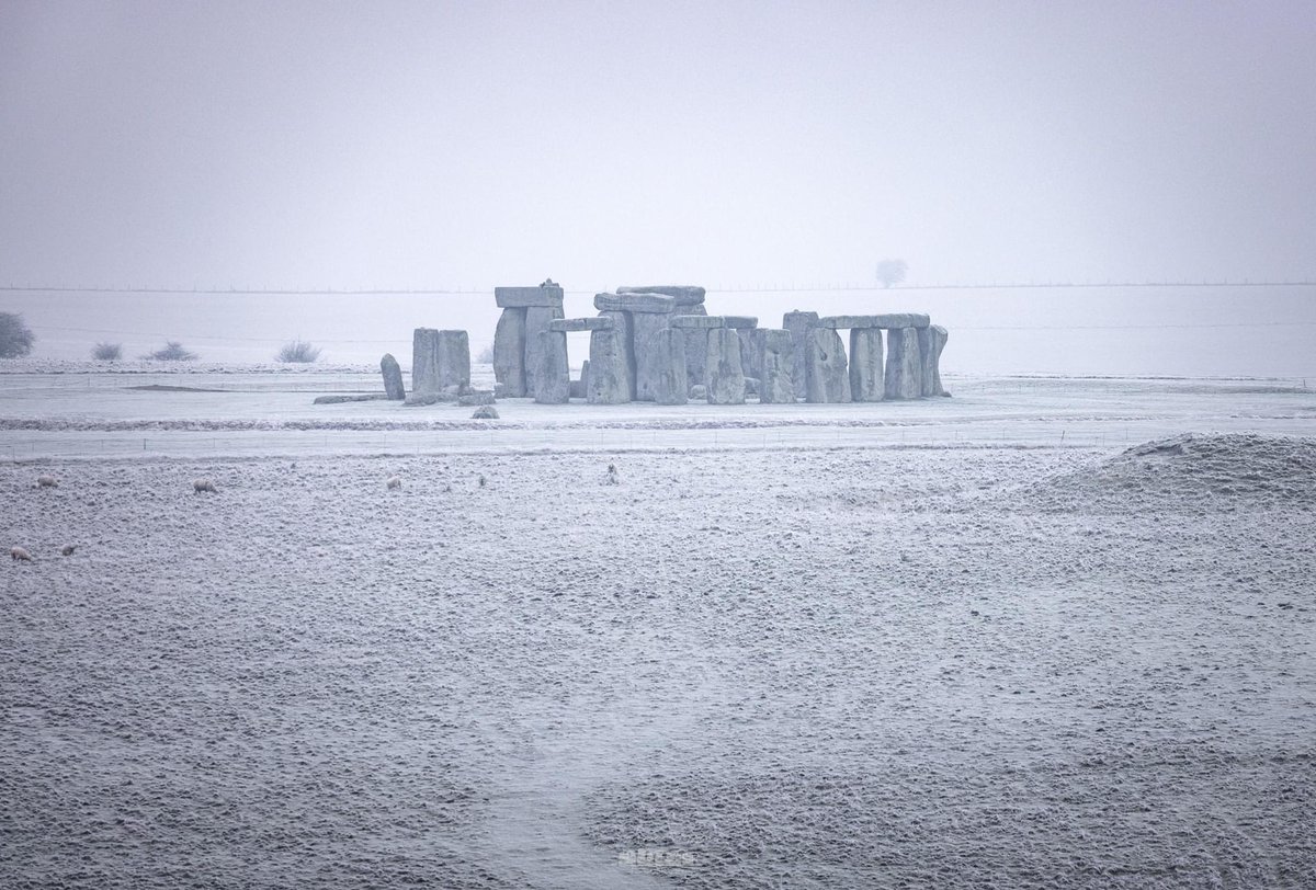 A Happy and Healthy New Year to all Companions from the Principals and Companions of Stonehenge Chapter No 6114 <a href="/PGCWiltshire/">PGChapter Wiltshire</a> <a href="/GrandChapter/">Supreme Grand Chapter</a> A very chilly photo of Stonehenge this morning courtesy of Stonehenge Dronescapes