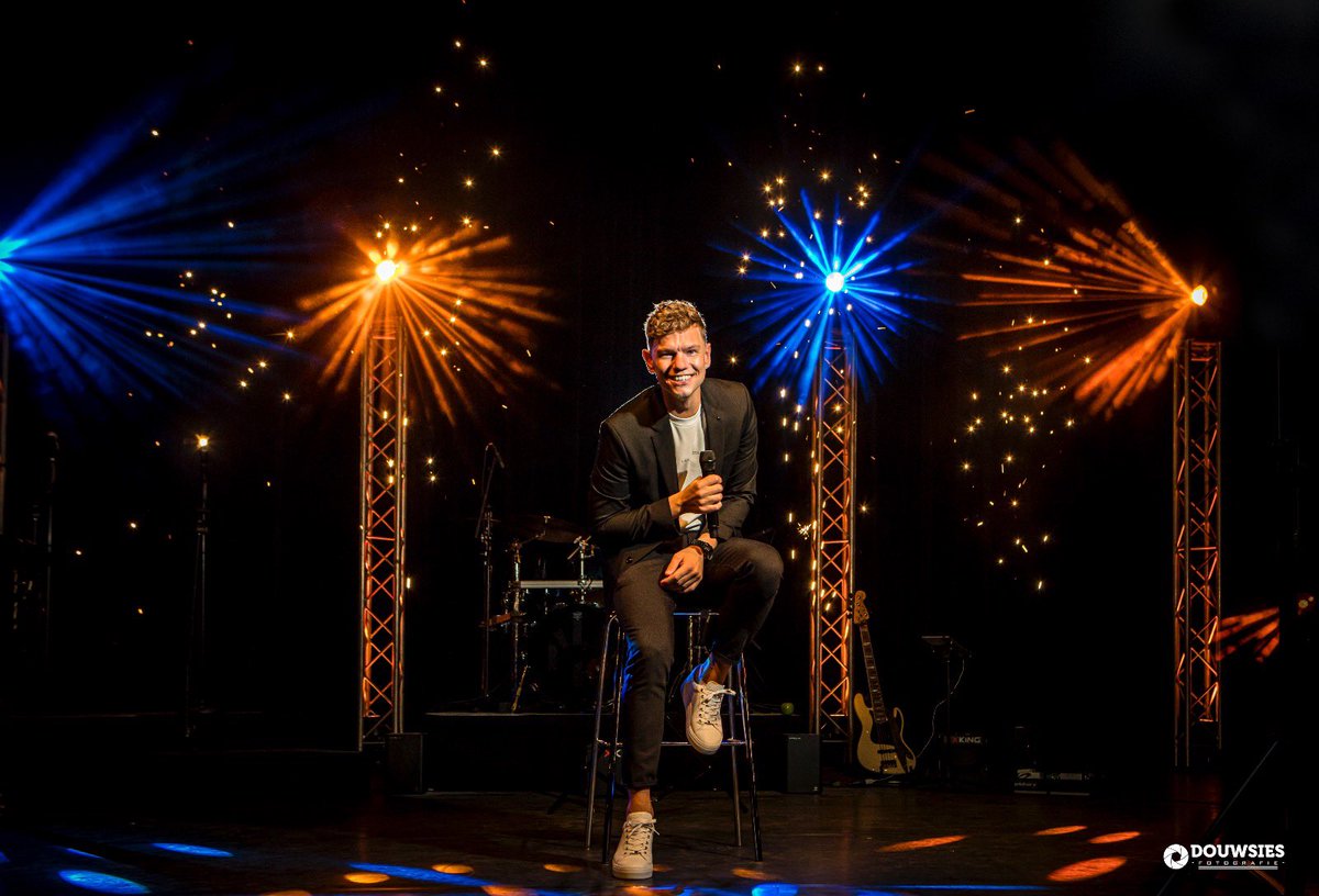 Lieve mensen, Happy New Year🎇!! Ik zou alle clichés kunnen benoemen, maar ik wens jullie LIEFDE❤️ (vooral voor elkaar ook, laten we iets meer oog voor elkaar hebben dit jaar....oh, en knuffels want die mis ik zo)! #2021 #newyear #enjoy #love #havefun #benice #live #makememories