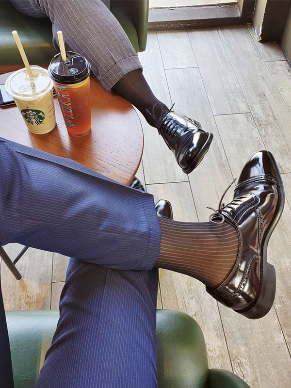 Hello 2️⃣0️⃣2️⃣1️⃣
==
#kepgiutat #xuhuong #sheersocks #sheersocksvn #sockgarterbelt #menstyle #fashion #trend