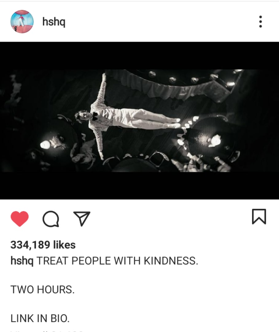 sofa_kr_'s tweet photo. WTF?! 
что за новогодние сюрпризы @Harry_Styles https://t.co/6aOSUdQRhN
