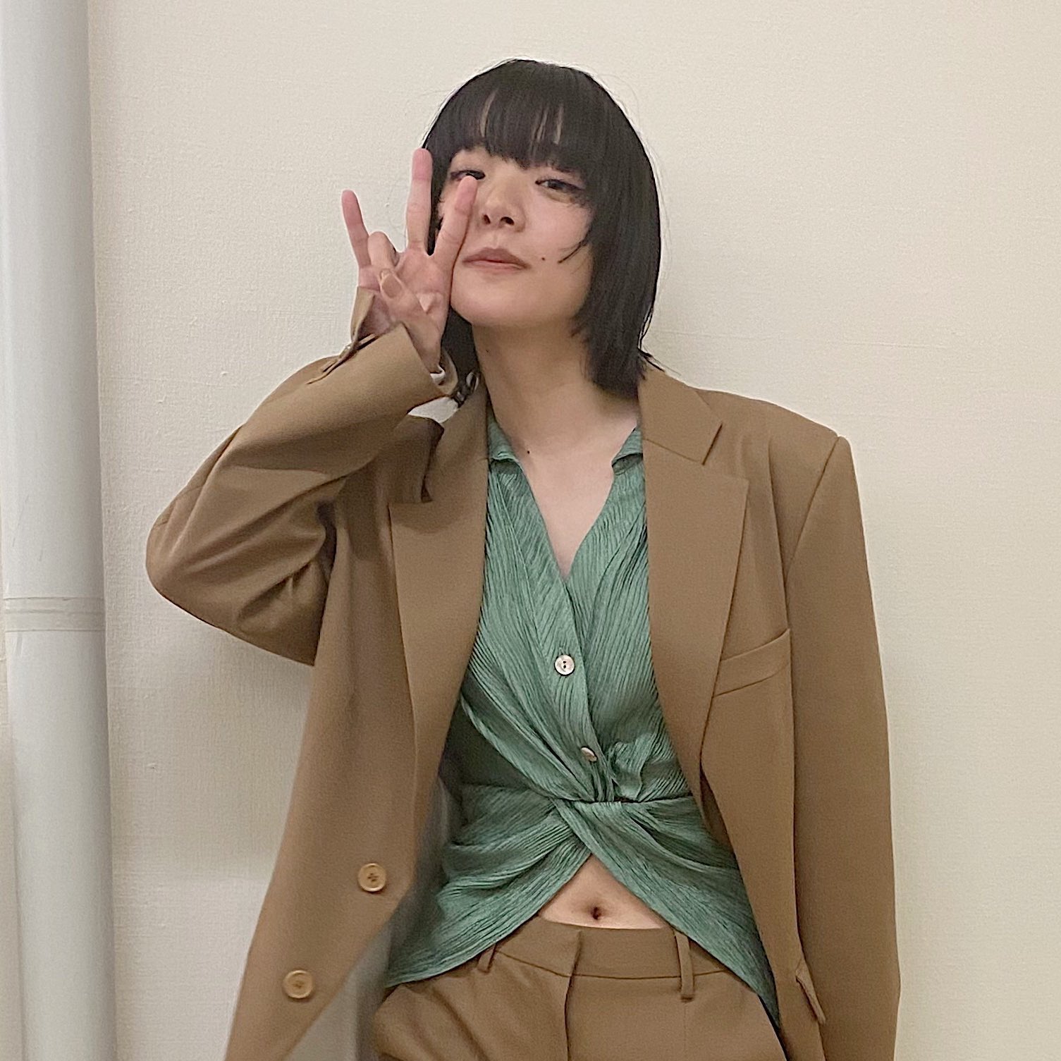 TNG on X: へそ出しあいみょんエロっ！ t.coMf496tPFI9  X