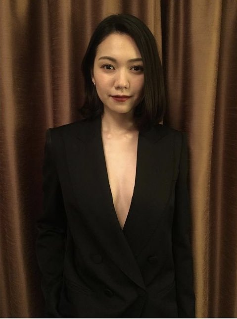 ちび Nhk紅白 で二階堂ふみさんが最後に着ていたお馬さん のドレスはステラマッカートニー 動物愛護と環境保全の視点からレザーや毛皮を一切使用していないブランドで ふみさんのお気に入りです 日本アカデミー賞の時も着てたよ