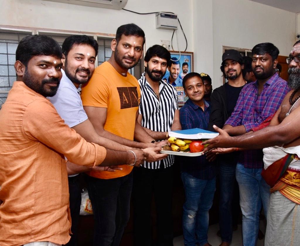 Action Hero @vishalkofficial’s next big film starts with Office Pooja today. Tamil,Telugu Bilingual. Directed by debutant #ThuPaSaravanan who directed #EdhuThevaiyoAdhuveyDharmam shortfilm. 

@VffVishal @Ponparthiban @johnsoncinepro @baraju_SuperHit @ajay_64403 @HariKr_official