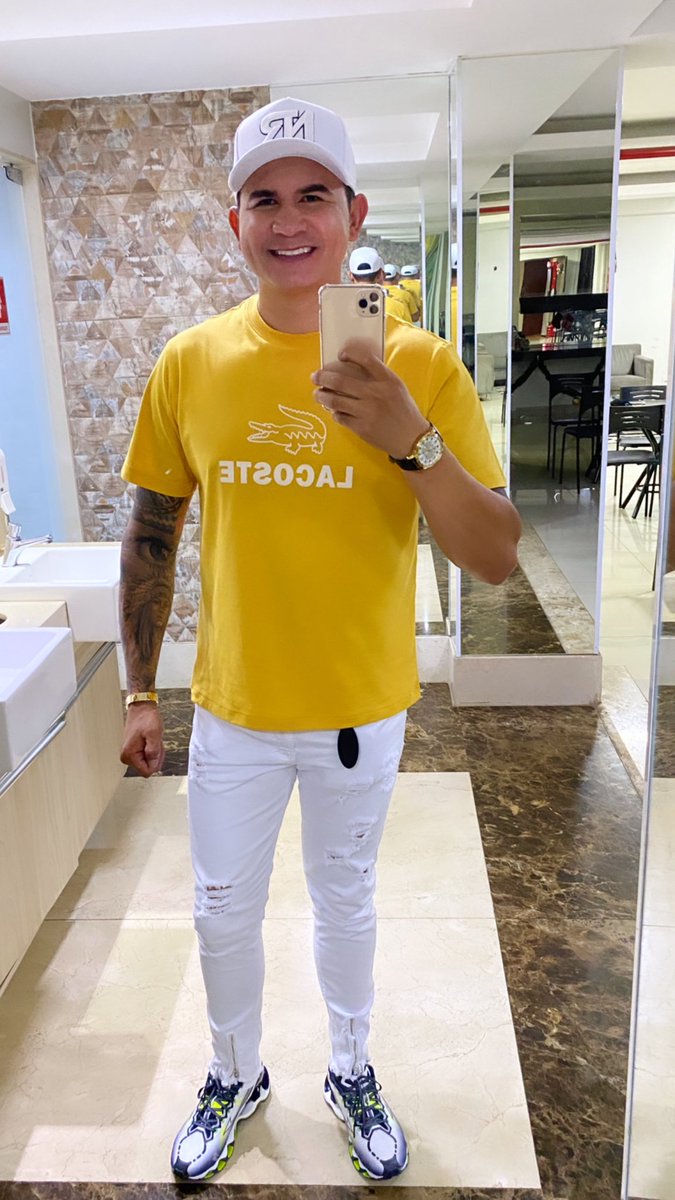 Daniel_shows's tweet photo. Um novo ano onde tudo é recomeço. E a gente inicia uma corrida para que os planos e sonhos se tornem reais. Saúde, dinheiro, amor, paz, novo emprego, bens materiais... são vários os desejos. Para vocês, desejo um ano repleto daquilo que lhe faz bem, faz sorrir e ser feliz.Flz Anv https://t.co/DBMw1ksccL