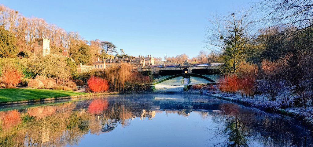 recforall's tweet photo. Dyrham on New Years Eve. HNY all. https://t.co/p8NoUEpXsV