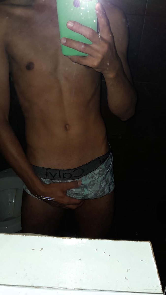 garotocats's tweet photo. Feliz ano novo pra vcs❤🌠🔃 https://t.co/m9S5YjqULg