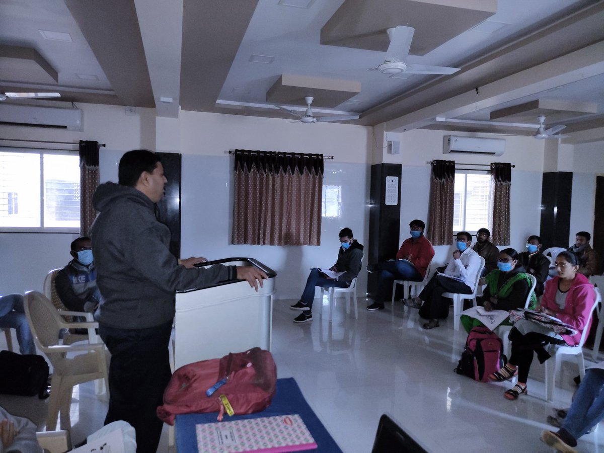 DmoDwarka's tweet photo. જિલ્લા મેલેરિયા કચેરીની ટીમ દ્વારા ખંભાળિયા તાલુકાના અર્બન હેલ્થ સેન્ટર ખંભાળિયાના આરોગ્ય કર્મચારીઓને વાહકજન્ય રોગ અટકાયત કામગીરી અંગે તાલીમ આપવામાં આવી@CDHO_Dwarka @COLLECTORDWK @ddodevbdwarka @info_dbd @GujHFWDept @nvbdcpmohfw @JpShivahare @NHMGujarat https://t.co/ohPiW1Bu0p