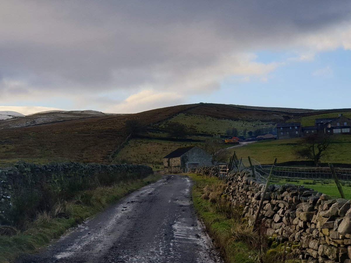 Views from each compass point. A very steep hill right now oh and a scenic diversion, ok, I went the wrong way fir half a mile. Back on track now.