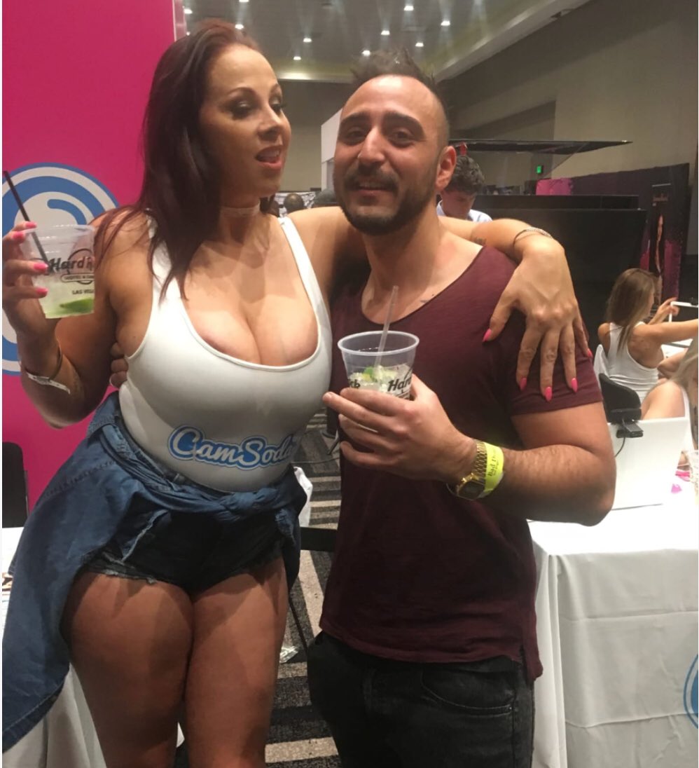 lorenzoliberat's tweet photo. @therealgianna Happy New Year Sunshineeee ❤️You Are Always The Best ❤️ https://t.co/FSZsvkN1WQ