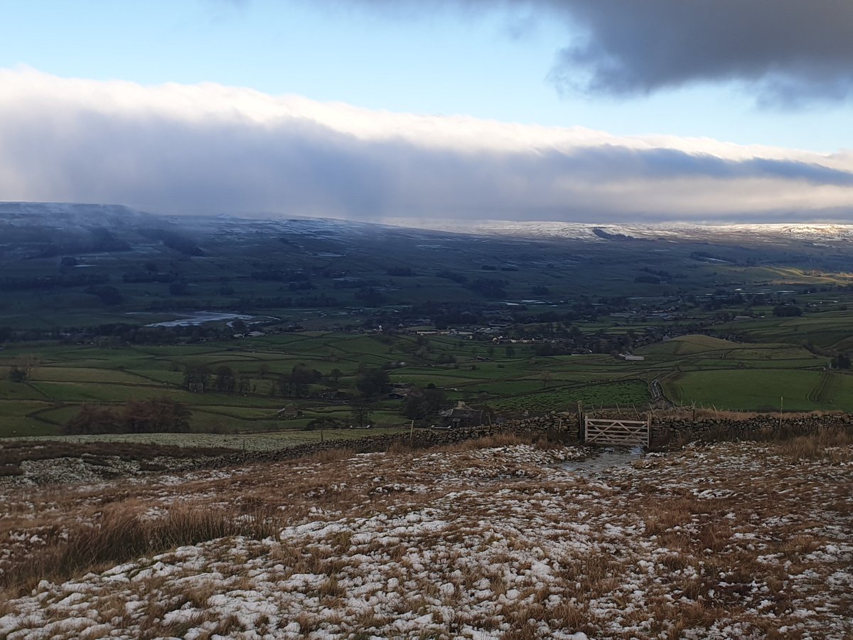 Not sunny today, there is a biting wind. Been climbing up these last 20 minutes. And I spy other walkers coming towards me.