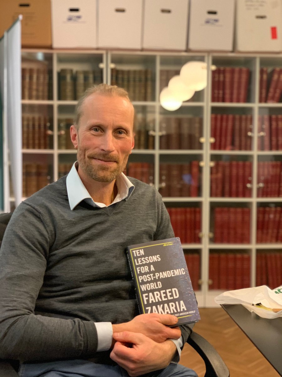 Äntligen är 2020 över - men hur ser världen ut efter pandemin? Briljante @esprinchorn gästar #Bokpodden och läser "Ten Lessons for a Post-Pandemic World" av <a href="/FareedZakaria/">Fareed Zakaria</a>.
Lyssna här (eller var du önskar):
affarsvarlden.se/artikel/sannin…
<a href="/erika_eliasson/">Erika Eliasson</a> <a href="/AFV_magasin/">Affärsvärlden</a>  <a href="/lendify/">Lendify Official</a> <a href="/TINfonder/">TIN Fonder</a>