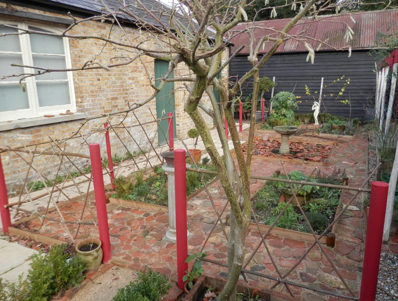 Saturnalia over, uncertain New Year starts. Where is there a calm place for thinking and learning? Stability in a changing world?  Our Roman Garden. Idea: lets check every week to see how it changes, that should be fun? #HortusRomanus52
trustforthanetarchaeology.org.uk/community-outr…