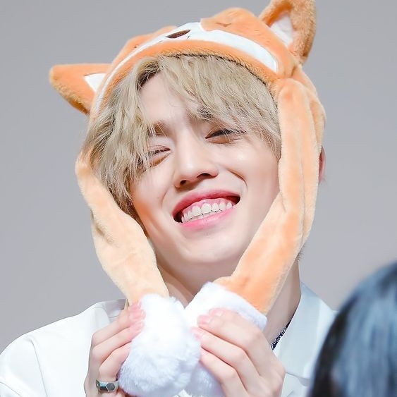 just choi seungcheol showing his precious gummy smile a thread ;