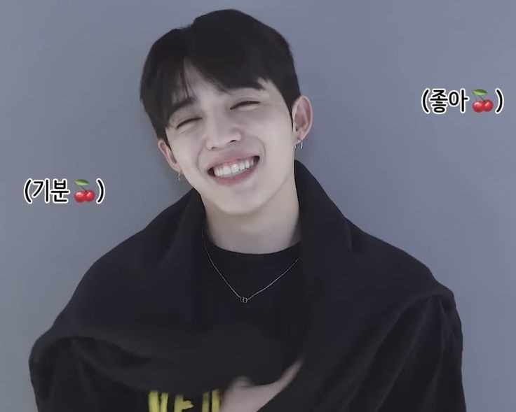 just choi seungcheol showing his precious gummy smile a thread ;