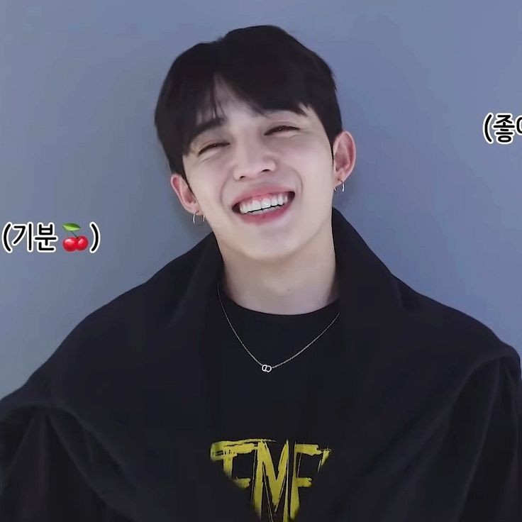 just choi seungcheol showing his precious gummy smile a thread ;