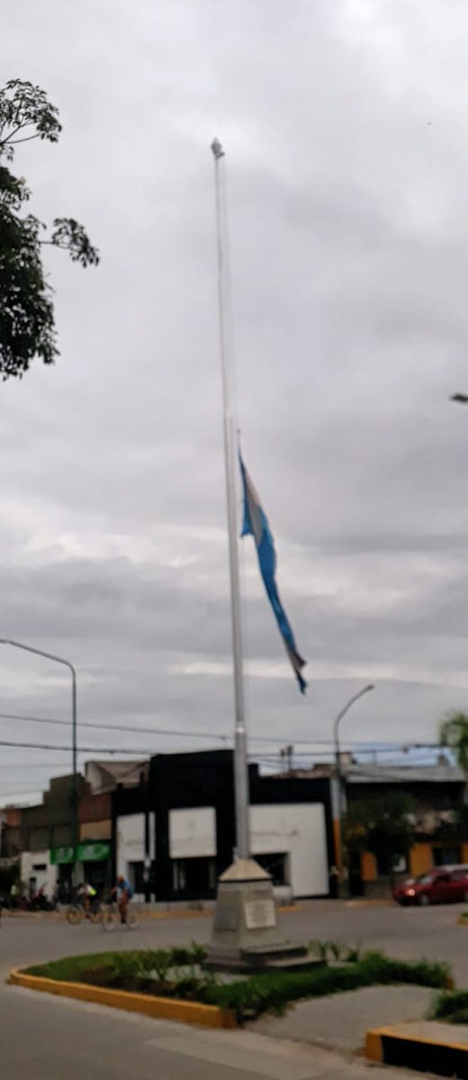 portal_prensa's tweet photo. LUTO OFICIAL POR LEY DE ABORTO No sólo es anticonstitucional sino  contraria a ordenanzas de @muniyerbabuena Tucumán, que ha sido declarada provida. En homenaje y honor a los que morirán, y como enseñanza a la sociedad, las banderas se izaron a media asta. Un ejemplo para el País https://t.co/scRFJYijTX