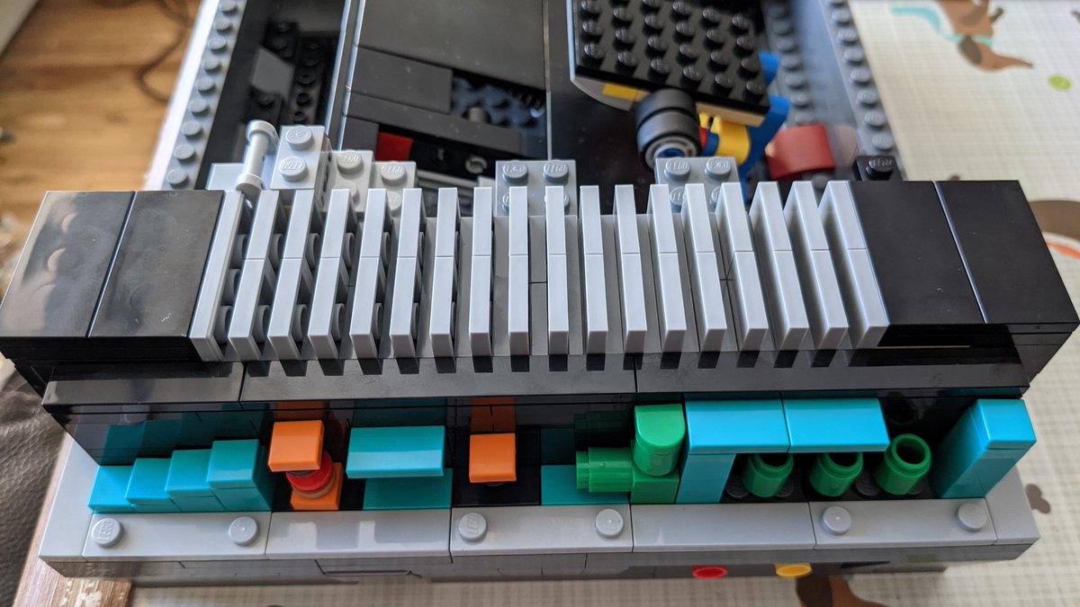 I don't mean to alarm you, but I think that  @LEGO_Group hid a tiny mario level inside this Nintendo 
