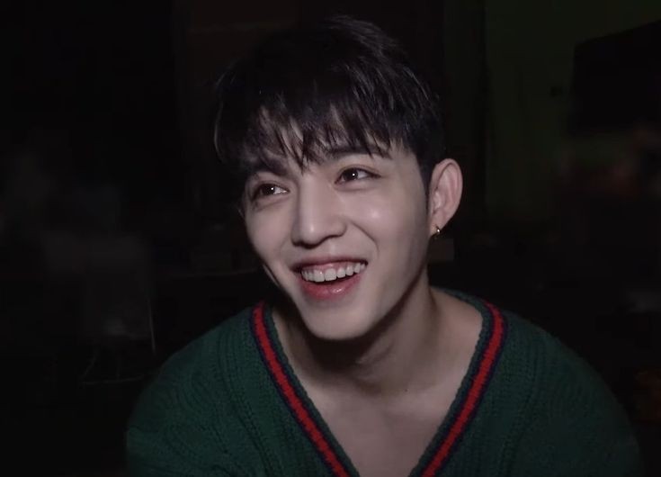 just choi seungcheol showing his precious gummy smile a thread ;
