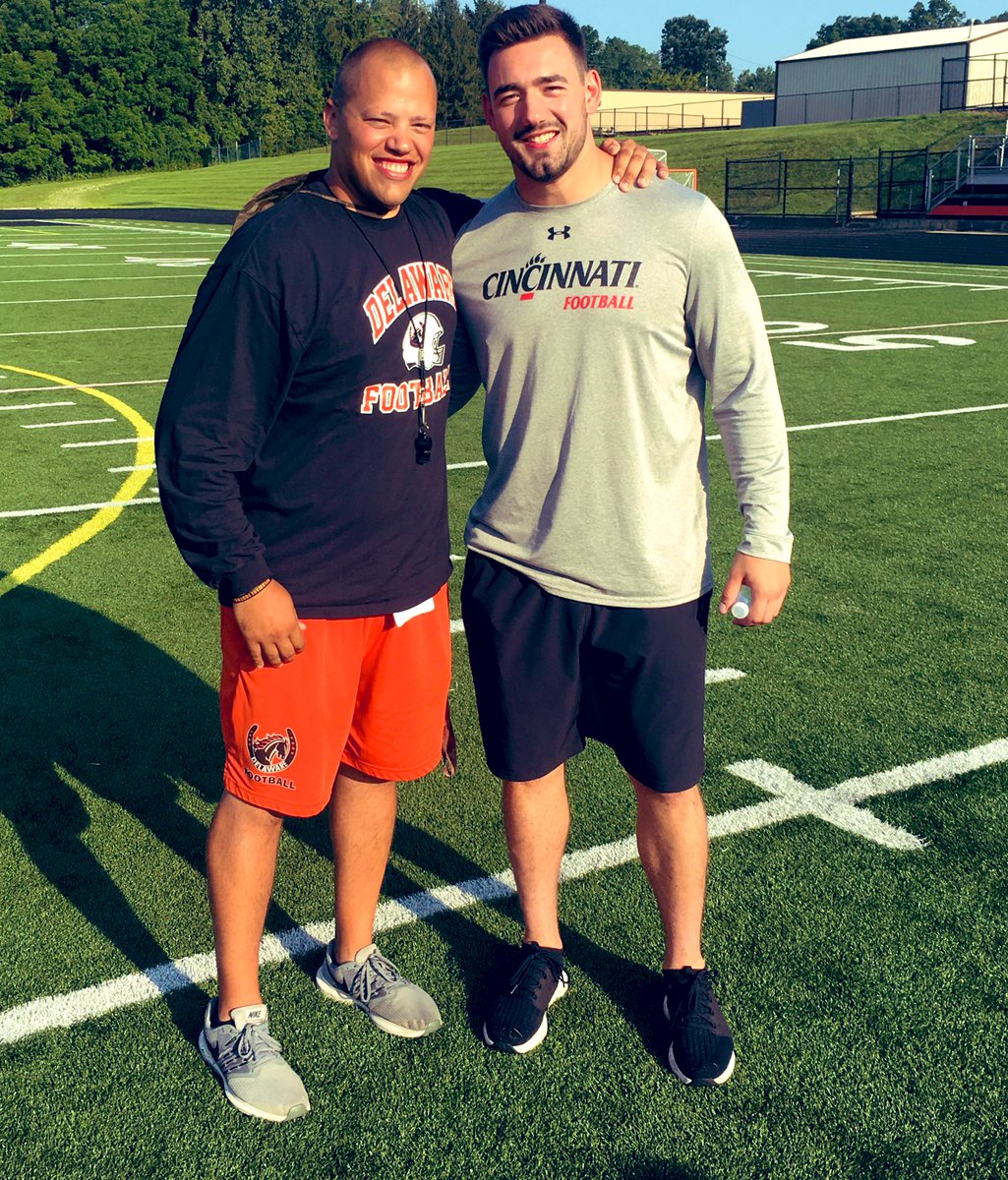 Hayes_bsbl's tweet photo. Good luck to Delaware’s own @Ethan_Tucky and the Bearcats football team! We are all so proud of you and can’t wait to watch you tear it up today! #Delawaremade #740 https://t.co/OTLxo7HUgI