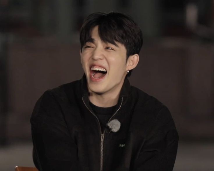 just choi seungcheol showing his precious gummy smile a thread ;