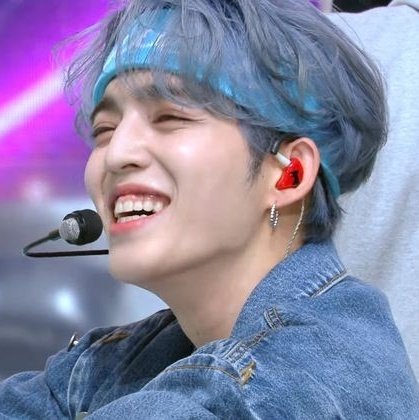 just choi seungcheol showing his precious gummy smile a thread ;