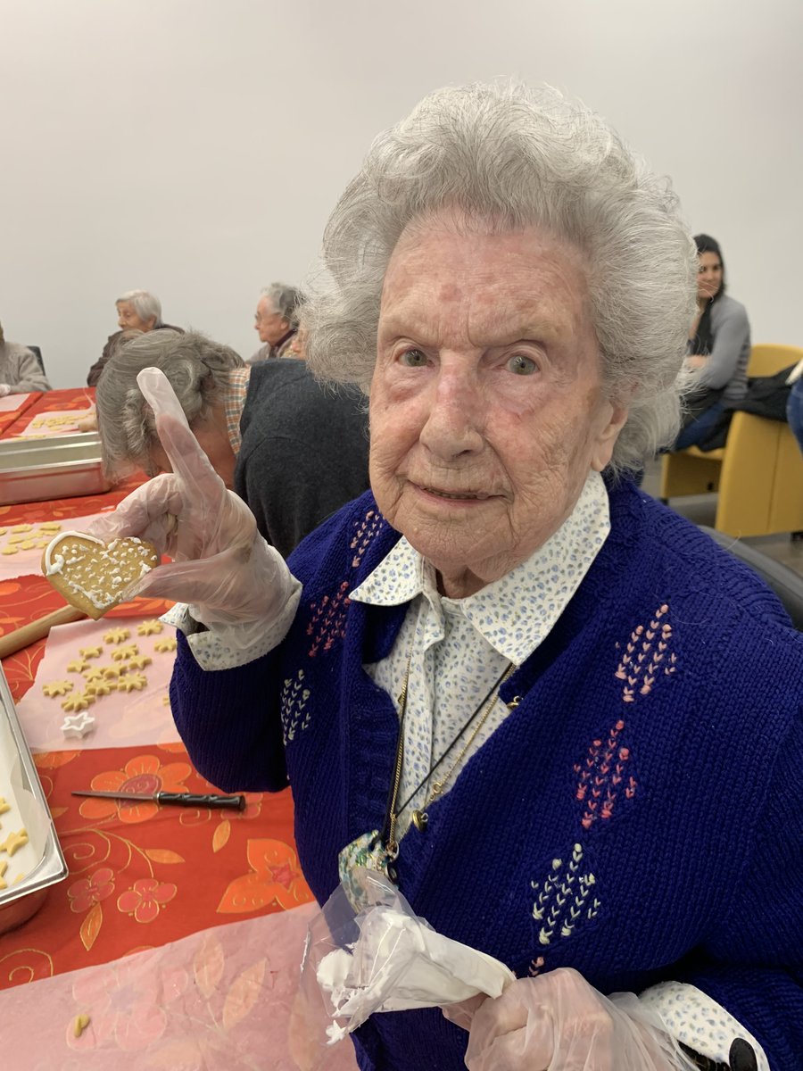 cari amici di <a href="/SkyItalia/">Sky</a> e <a href="/MasterChef_it/">MasterChef Italia</a> ma una bella esterna in una Rsa di cui si è parlato tanto in questi mesi ?? Qui da noi e non solo c'è sempre #VITA ! E tra poco saremo tutti #vaccinati ! Io ho sempre #intestaunidea la prova facciamola anche con i #dolci !