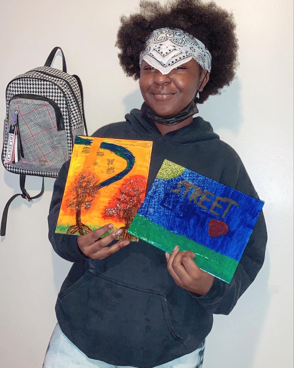 GrownManRecs's tweet photo. @Zah97770132 is a young artist 👩🏾‍🎤 she’s selling her art now &amp; would love your support! 🎨 Contact her for more details &amp; requests! 
#YoungArtist #Painter #LetsPaint #NewYear #Zah #GrownManRecords https://t.co/bTLDn0lPgv