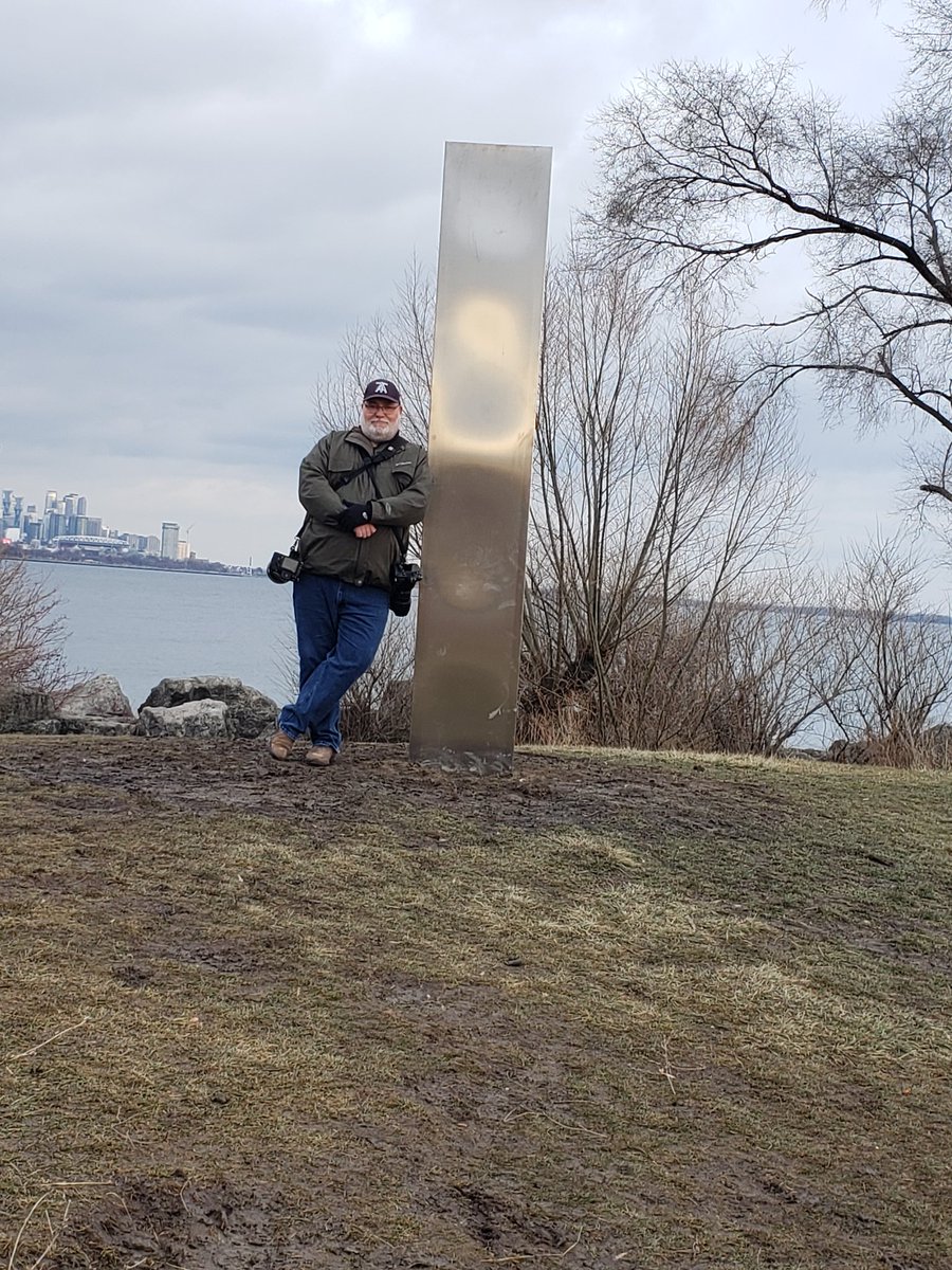 #TorontoMonolith
Kudos to whomever managed to.install this in a hard to reach part of the park with a 3 metre tall monolith.