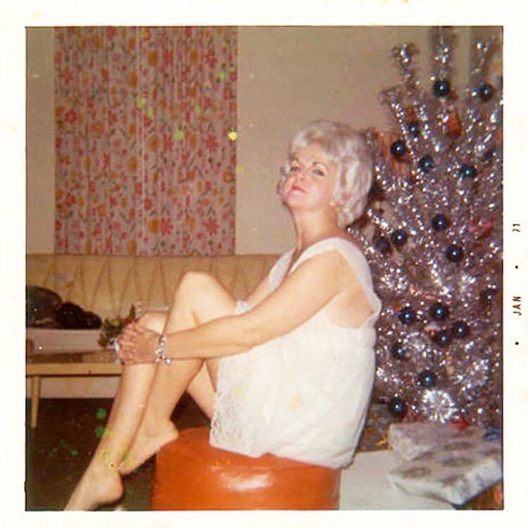 JanKeirstead's tweet photo. A few of us decided to rock the old #Treeposing pics๐ Happy New Year Beauties! https://t.co/xogvSjoI68