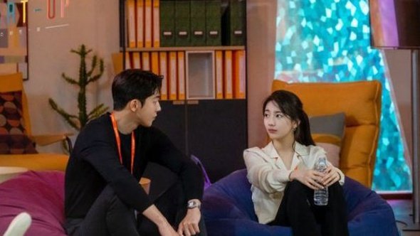  #RiRi couple and  #DoDal couple have same vibe [a thread]:  #CrashLandingOnYou  #StartUp