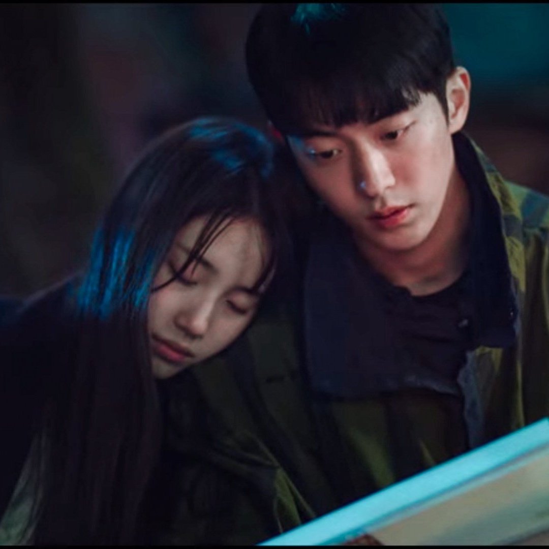  #RiRi couple and  #DoDal couple have same vibe [a thread]:  #CrashLandingOnYou  #StartUp