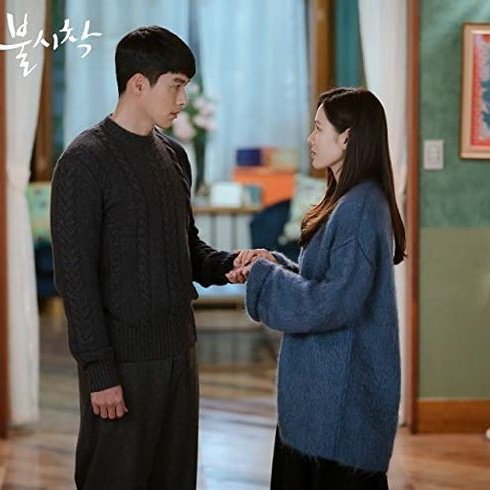  #RiRi couple and  #DoDal couple have same vibe [a thread]:  #CrashLandingOnYou  #StartUp