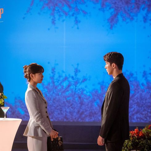  #RiRi couple and  #DoDal couple have same vibe [a thread]:  #CrashLandingOnYou  #StartUp