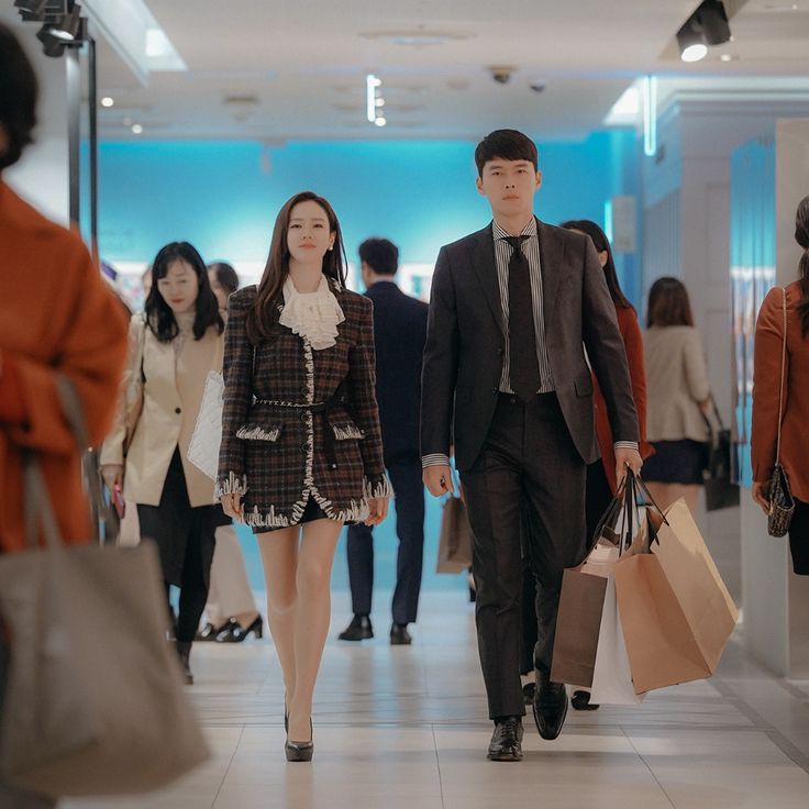  #RiRi couple and  #DoDal couple have same vibe [a thread]:  #CrashLandingOnYou  #StartUp