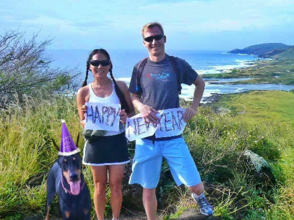 VickiYu's tweet photo. Happy New Year! 🍾🥳#MakapuuLighthouseTrail (before it was repaved) #FlashbackFriday (to when we used to leave the house) #HikingHawaii #makapuu #hawaii #oahu #HappyNewYear #hauolimakahikihou #stayhome #staysafe #virtualvacation #sharingaloha #IchiTheD… https://t.co/zN0Vk2eYGb https://t.co/iIDVtRdFBL