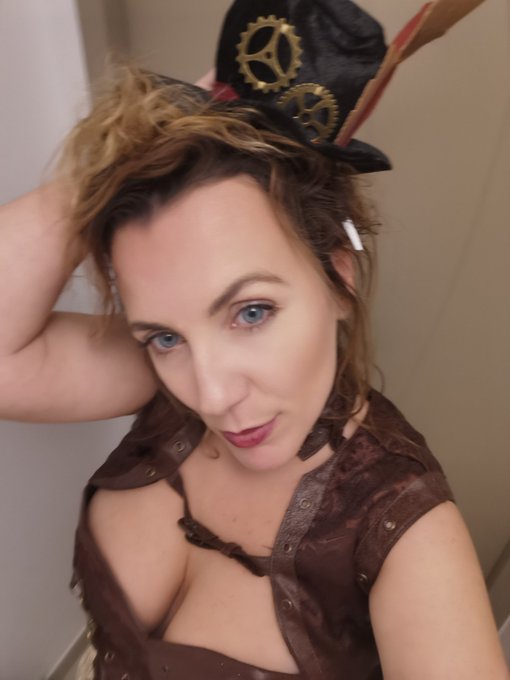 Je vous souhaite &agrave; tous une bonne et heureuse ann&eacute;e 2021 ! Plein de gros bisous mes chocos 😘 https://t<a href="/tag/piercing"class="tags"><span>#piercing</span></a><a href="/tag/barbie"class="tags"><span>#barbie</span></a>