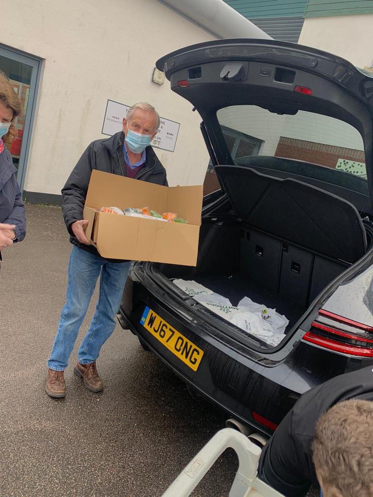 Following the abandonment of today’s raceday, we are delighted to be able to bring some joy to those who are less fortunate than us by donating all packaged food to the local homeless shelter.

Enjoy &amp; a happy and safe New Year to you all 🌈 ♥️ 

<a href="/TheJockeyClub/">The Jockey Club</a> <a href="/HomelessExeter/">Exeter Homeless Partnership</a>