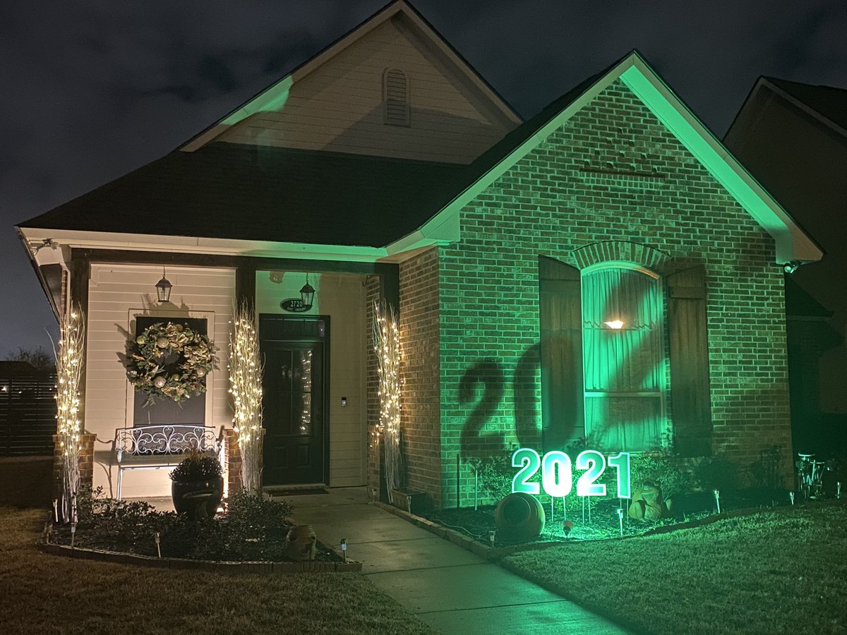 ruby_locks's tweet photo. Blessings to all for a Healthy and Happy New Year and beyond! https://t.co/UMNuwTU4lV