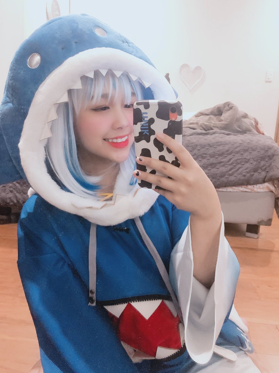 Gawr Gura ♡

can’t wait to take better pictures with this cosplay 🦈💙 #gawrt
