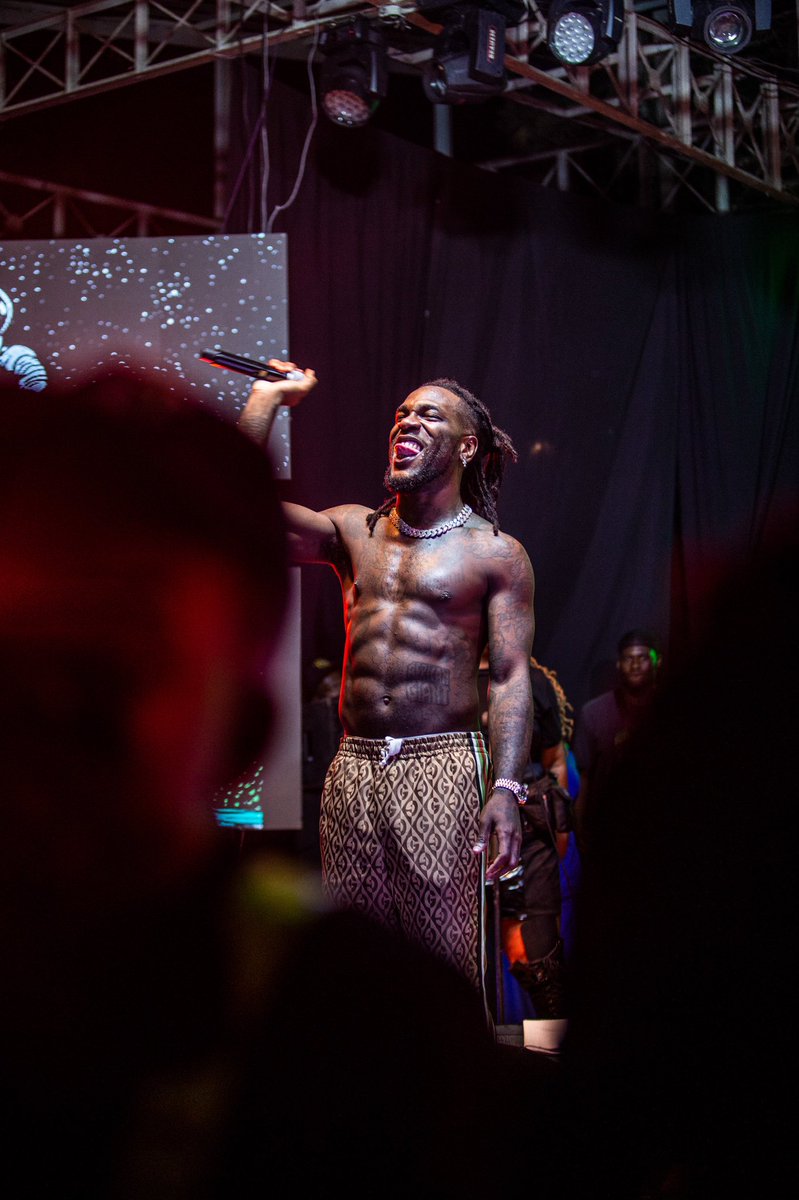 Jack. on Twitter: "Assumptions made in this calculation Burna Boy's height is 6'1" and takes up ⅔ of the photo Picture size is 1364 x 2048 https://t.co/nqqoo2EAAS" / Twitter