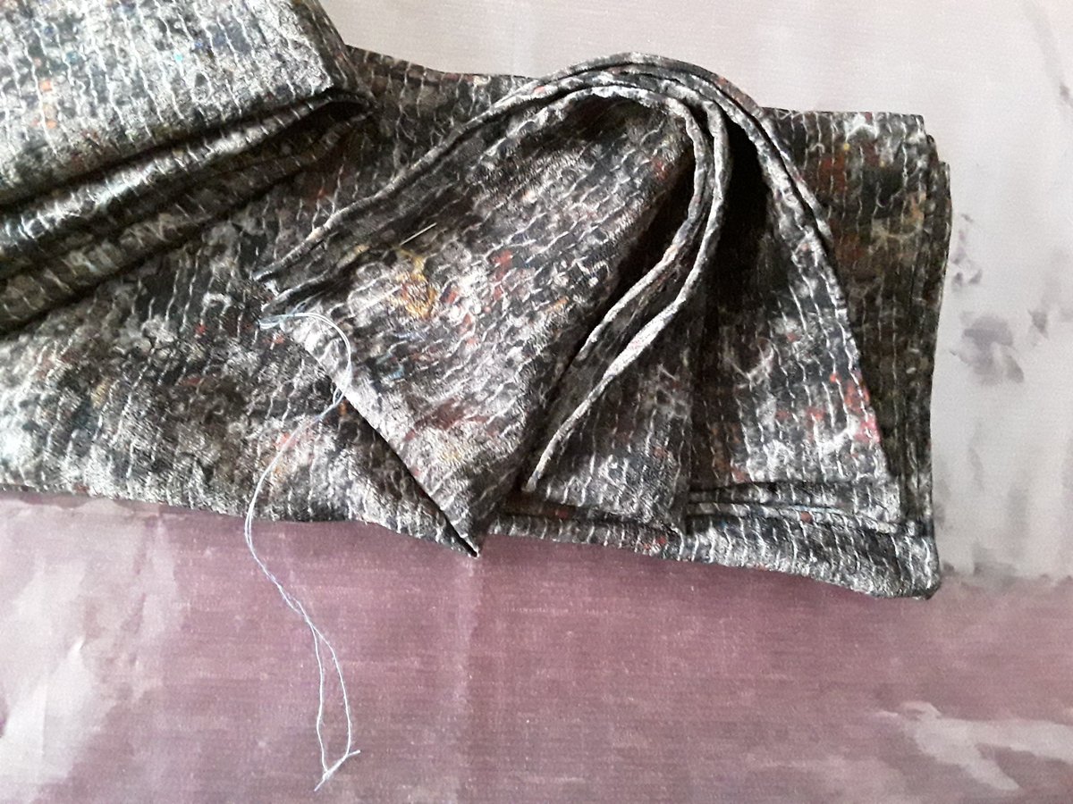 RollHem's tweet image. Throw back to 2020 french roll hem scarf #printdesigners #silk #throw #printed #textile #handmade #fashiontextilesdesigner #scarves #bespokeservice #printtextiles #digitalprinting #digitaltextileprinting #handrolled